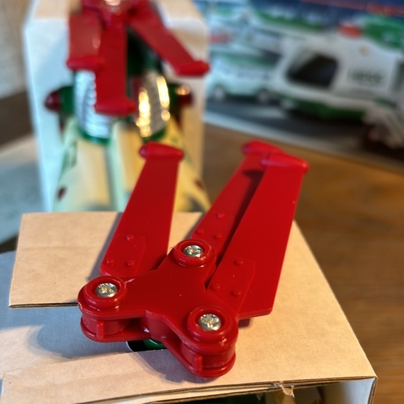 Hess Helicopter with Motorcycle & Cruiser - Picture 4 of 7